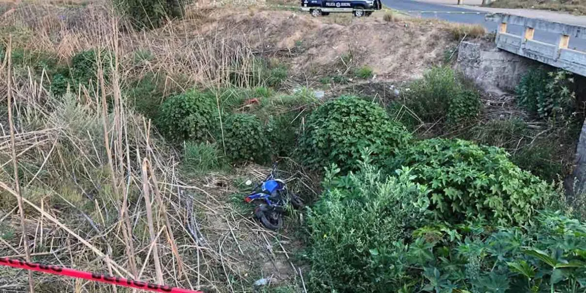 Mujer muere tras caer a canal de aguas negras en Tecamachalco