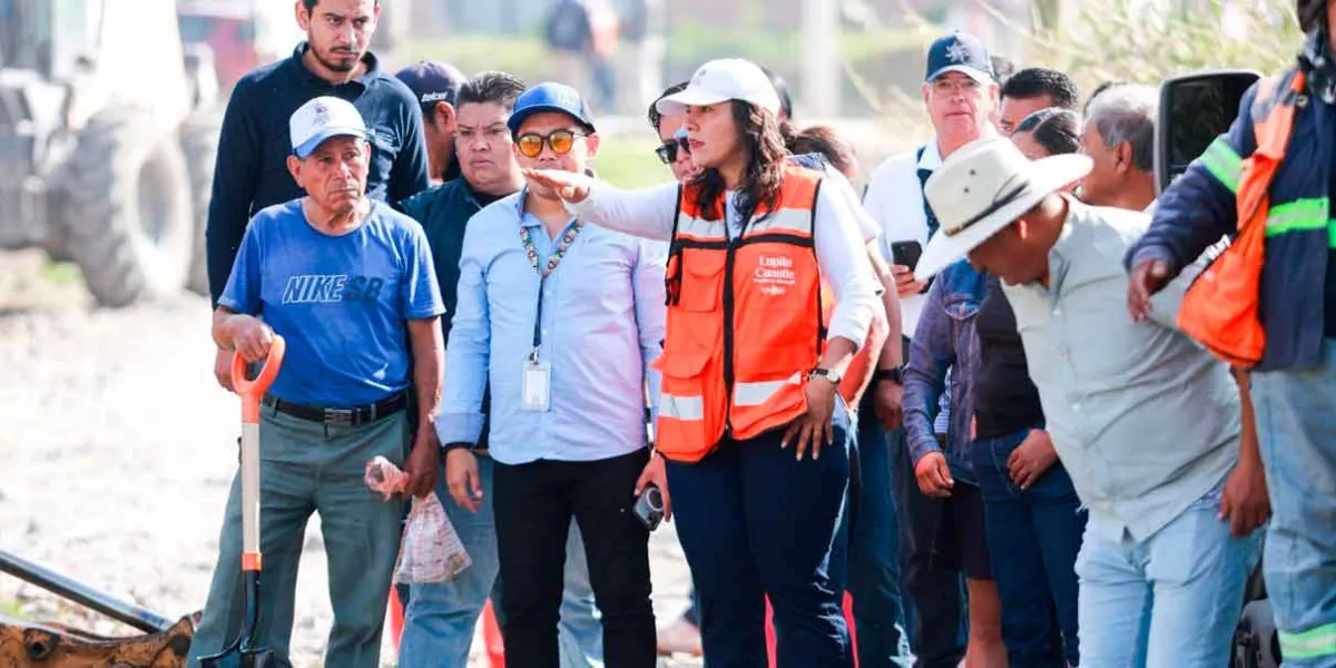 Lupita Cuautle lleva mantenimiento integral a vialidades de Cacalotepec