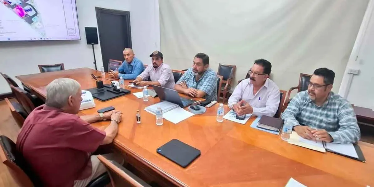 Revisan y evalúan avances del proyecto del nuevo Rastro de Huauchinango