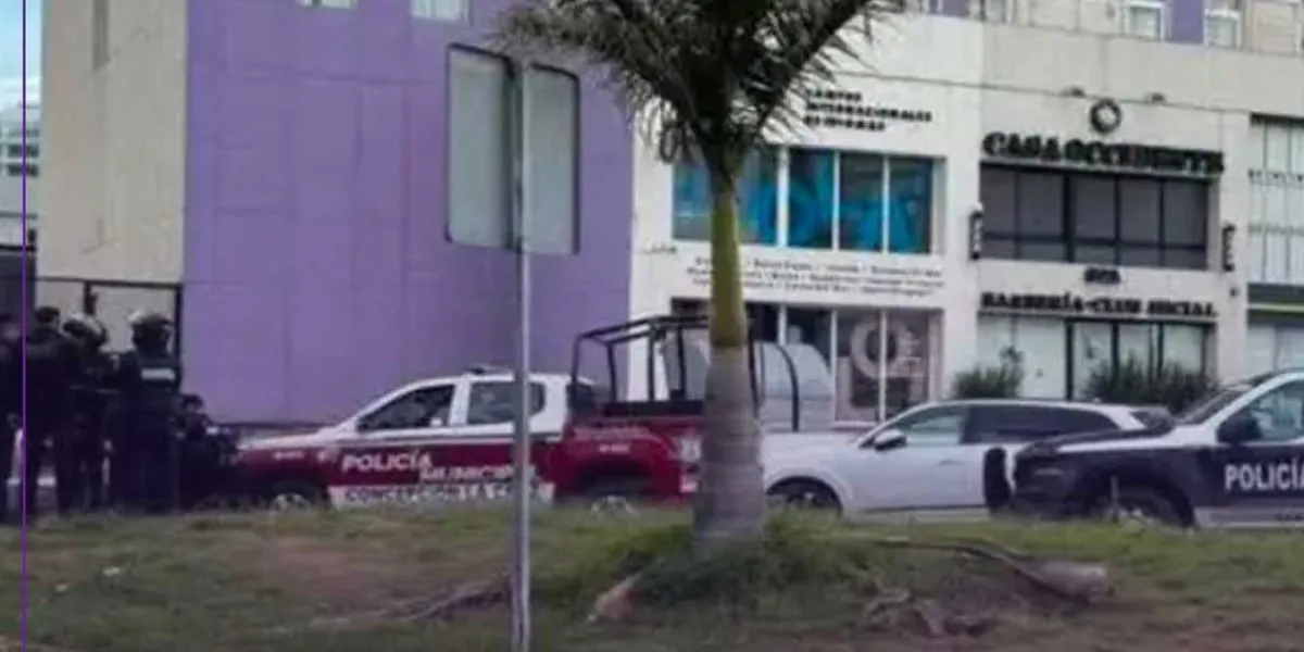 Balacera y detención de ladrones de autopartes en la Vía Atlixcáyotl 