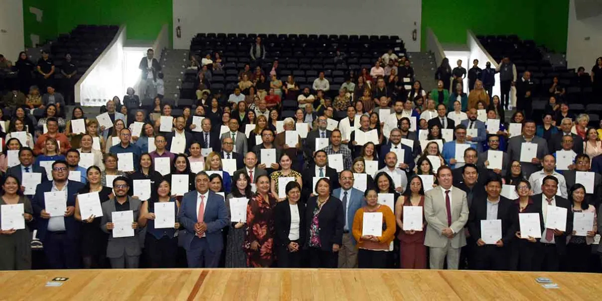 BUAP entrega 150 definitividades a docentes y personal universitario en Puebla