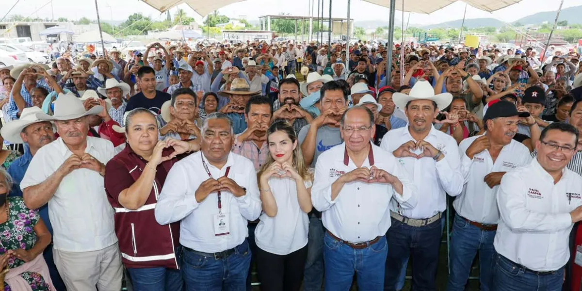 Gobierno de Puebla fortalece la productividad del campo con entrega de insumos en la Mixteca poblana