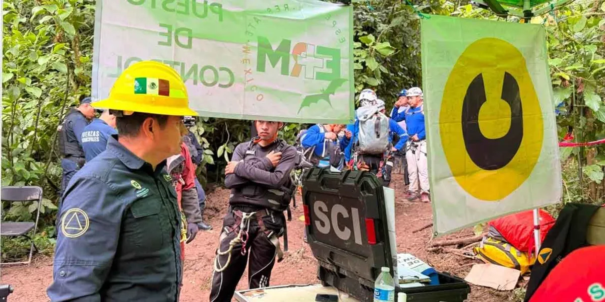 Hallan tres cuerpos más en caverna de Cuetzalan; mal clima impide su extracción  