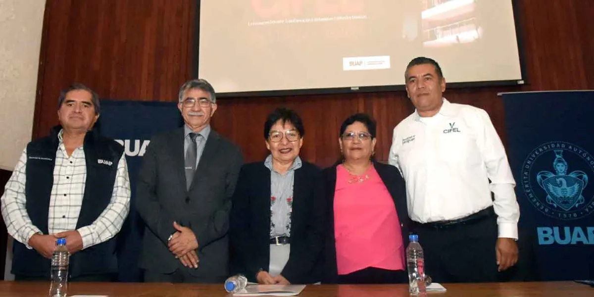 Inaugura Lilia Cedillo congreso internacional en la Facultad de Lenguas de la BUAP