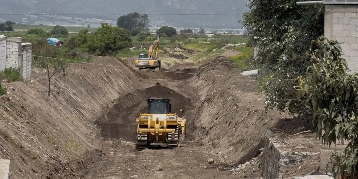 Mantienen trabajos de desazolve en barranca de Ciudad Serdán para prevenir nuevas afectaciones