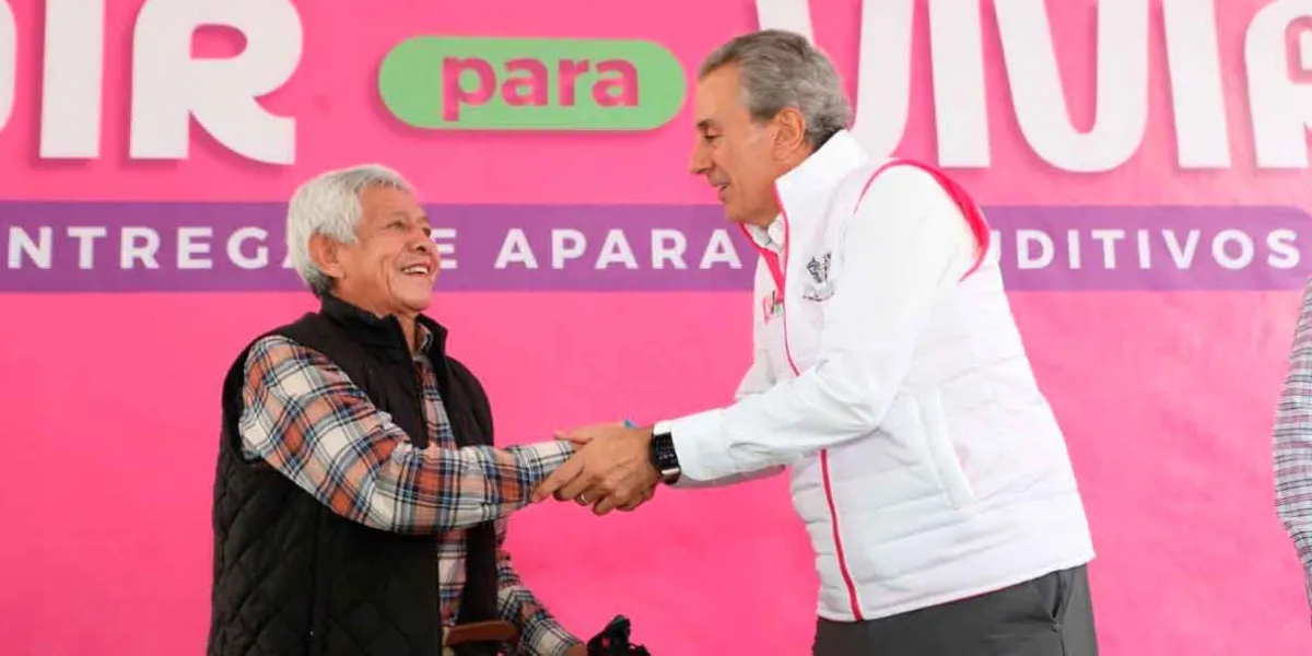 Pepe Chedraui entrega 50 aparatos auditivos para mejorar la calidad de vida de personas con discapacidad auditiva