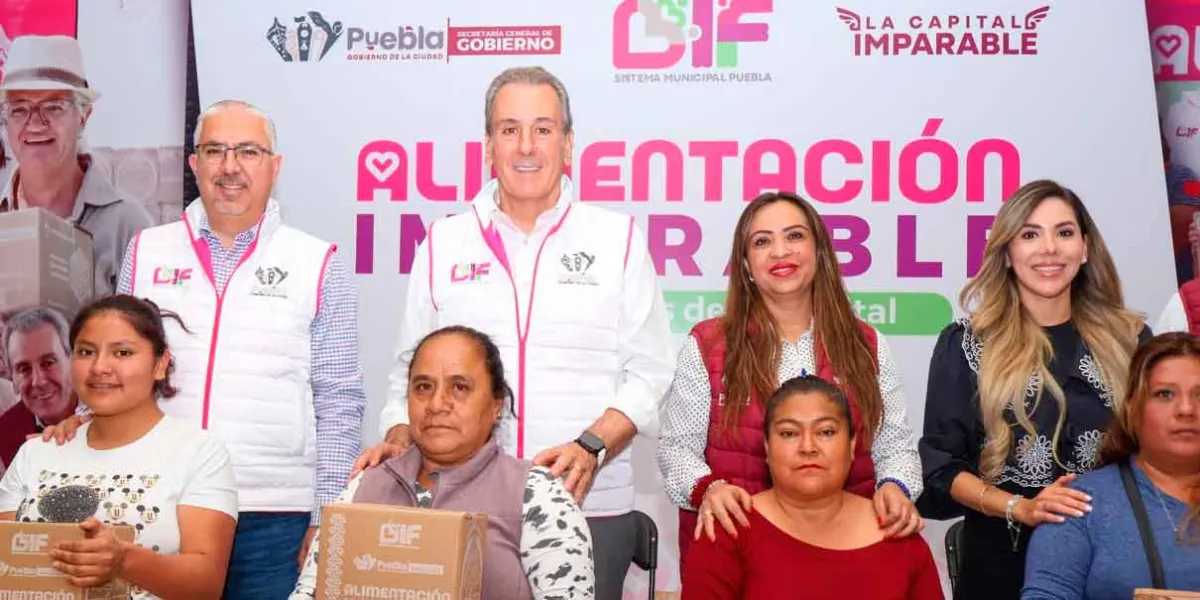  Pepe Chedraui y MariElise Budib  entregan despensas en San Francisco Totimehuacan