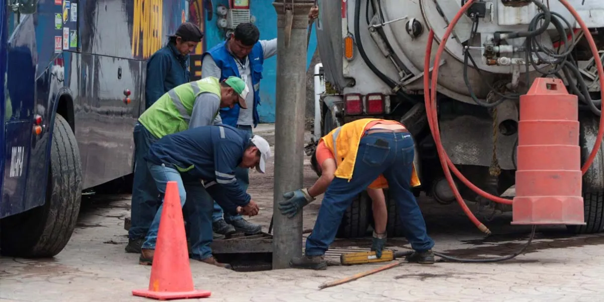 Se mantiene limpieza y drenado en drenaje y puentes en la capital