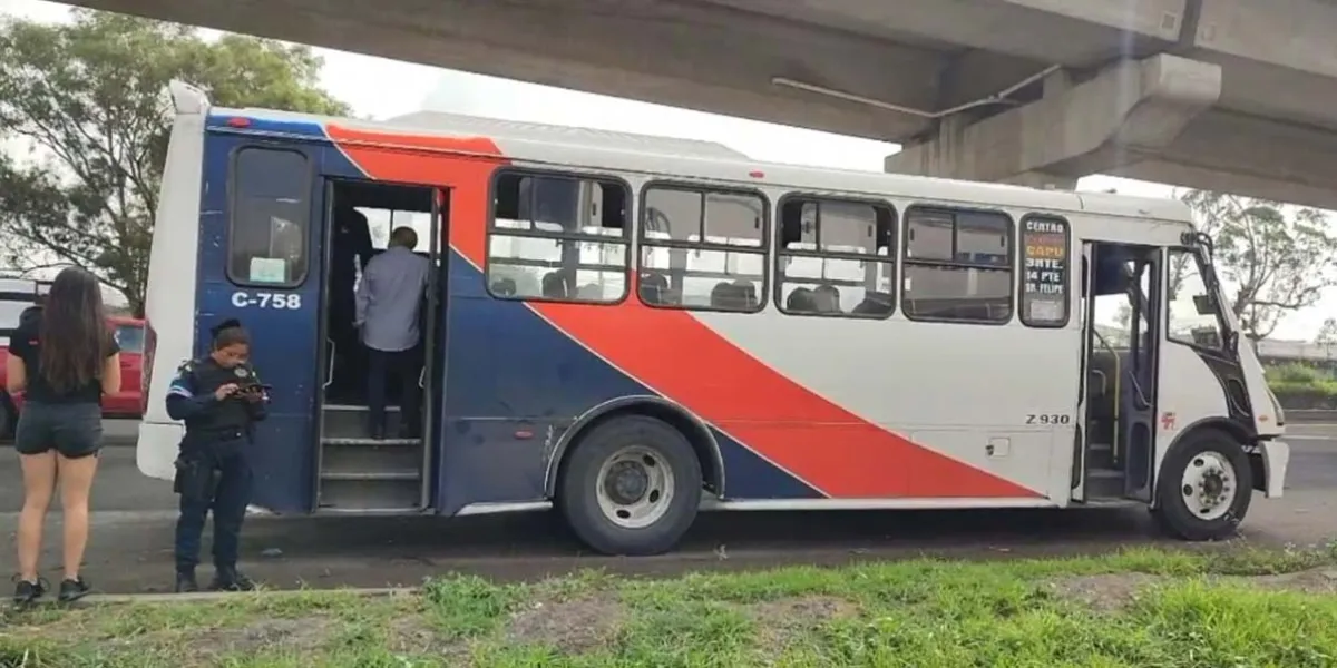 A punta de cuchillos asaltan a pasajeros de la ruta 65 en Puebla