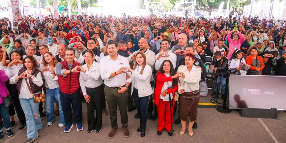 Alejandro Armenta entrega apoyos para obra comunitaria y fortalece programas sociales en Puebla