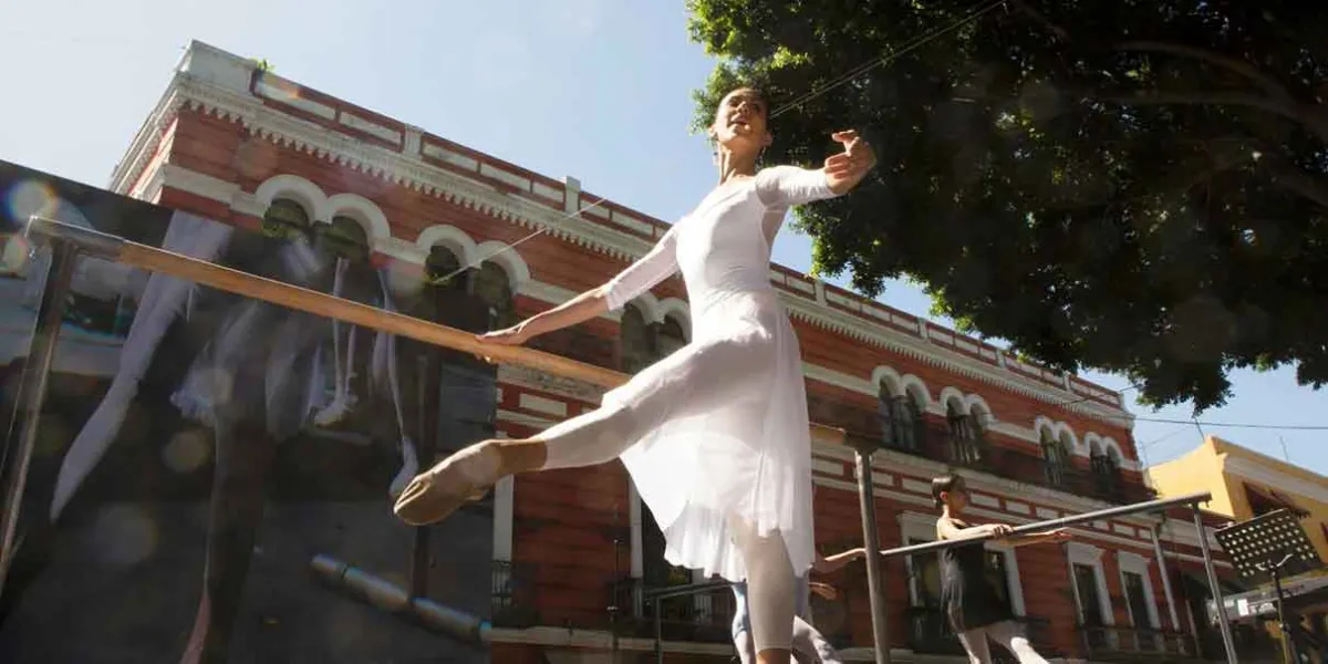Elisa Carrillo convierte el Zócalo de Puebla en un gran salón de ballet