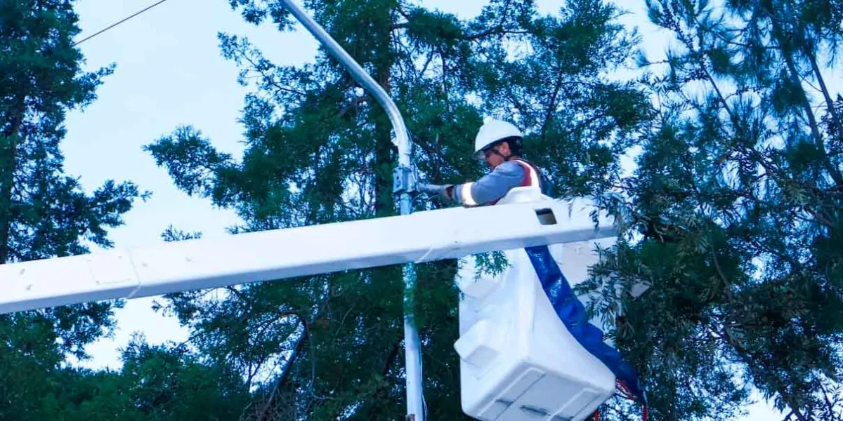Entrega Gobierno de Pepe Chedraui modernización de 143 luminarias en la México 83