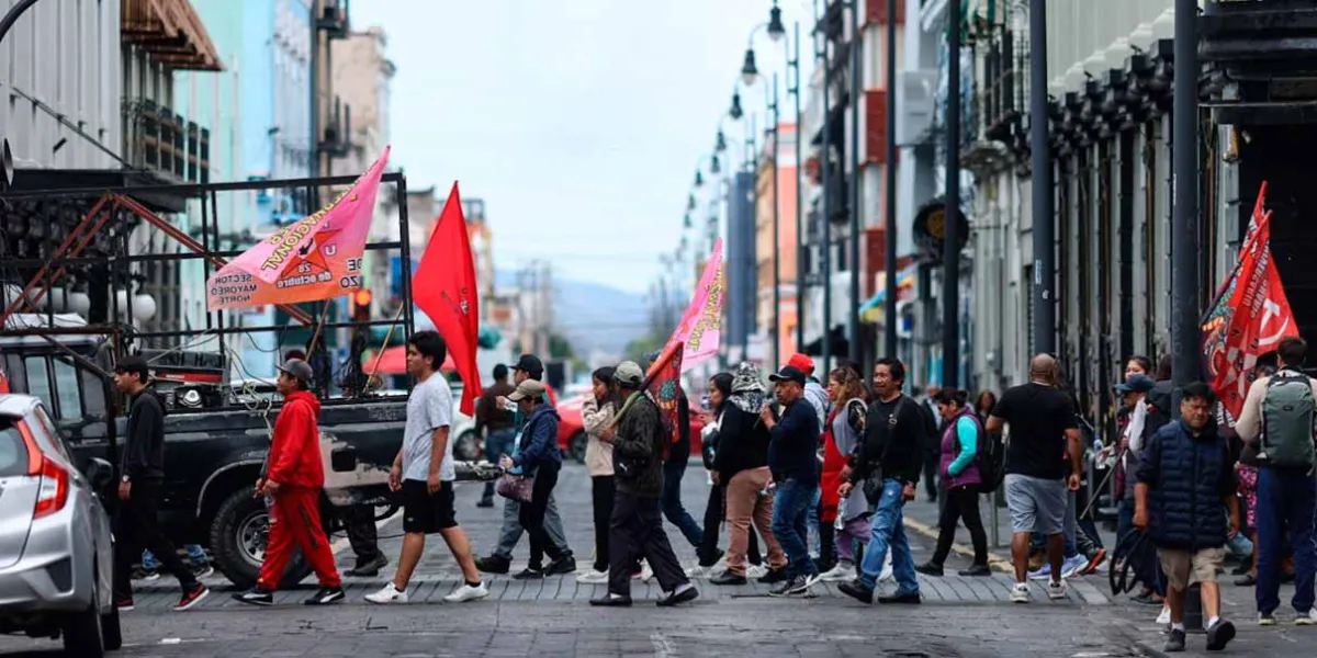 Caos en la capital poblana por marcha de la 28 de Octubre
