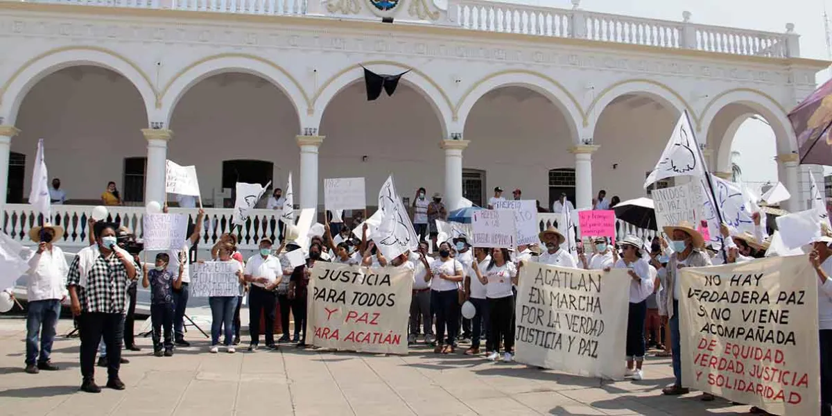 Mega marcha de Acatlán no llega a Vía Atlixcáyotl; hay paso libre