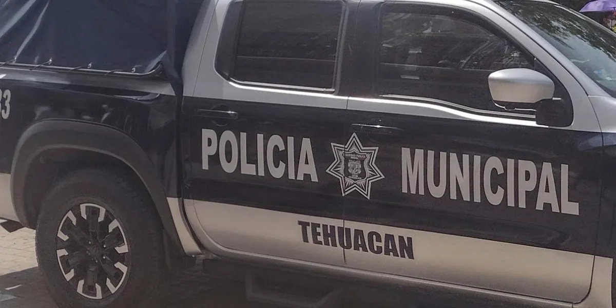 Persecución en Tehuacán termina con tres detenidos y una camioneta asegurada