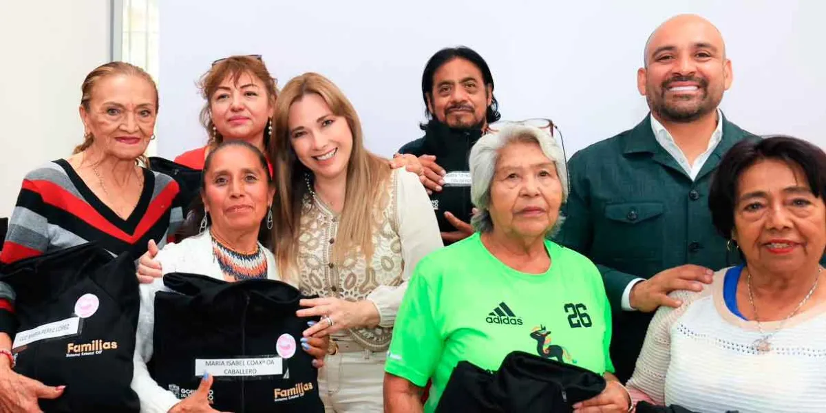 Puebla lista para las Olimpiadas de Oro 2026; Ceci Arellano entrega uniformes a delegación estatal