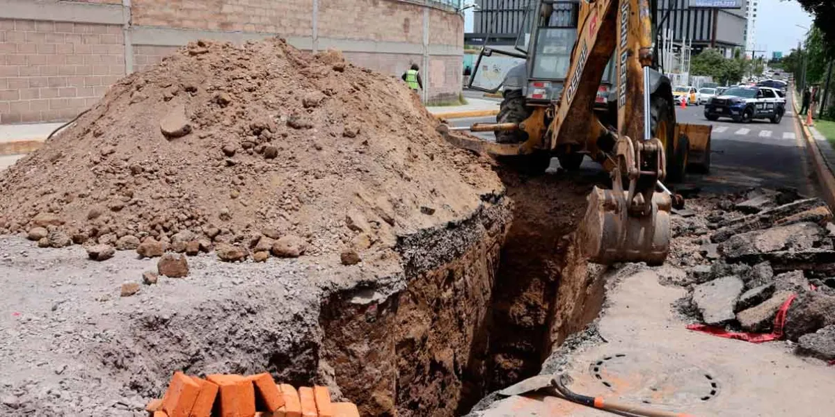 Agua de Puebla continúa rehabilitación de drenaje en Cúmulo de Virgo y aclara que no colocó ningún tope en la zona