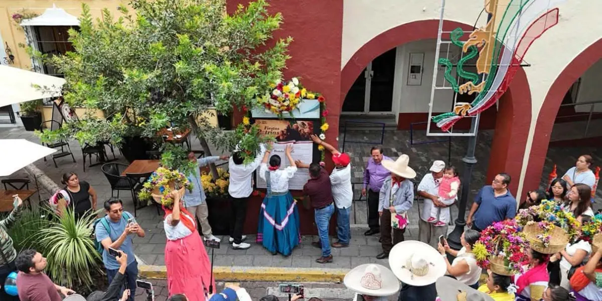 Atlixco inicia fiestas patrias con Bando Patrio e iluminación
