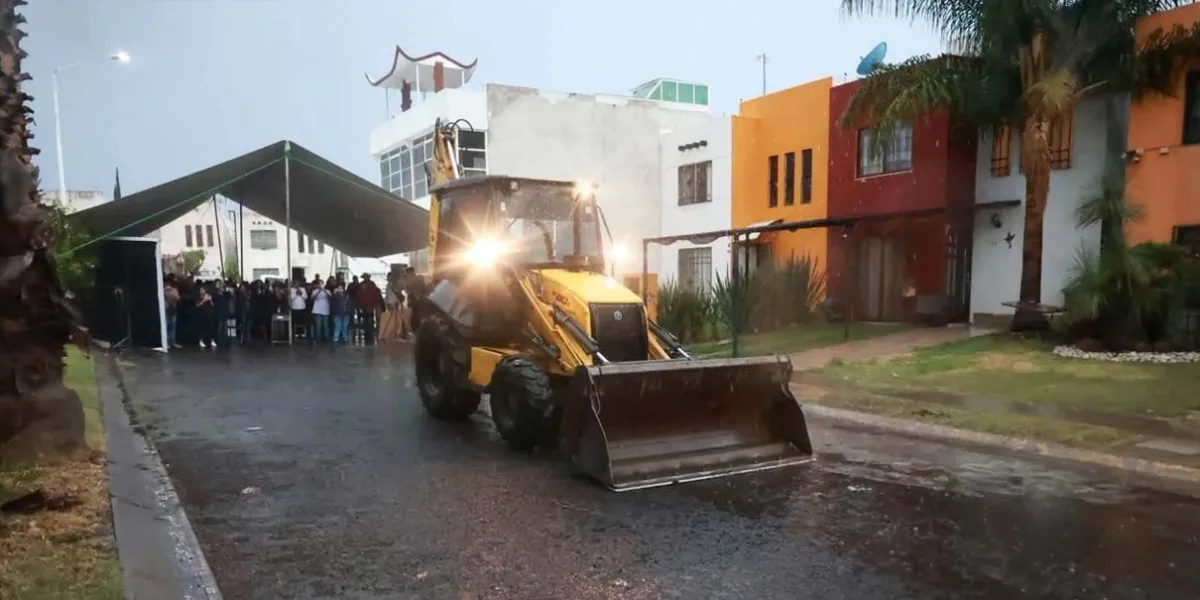 Atlixco rehabilita la calle de Las Rosas en el fraccionamiento Valle Real