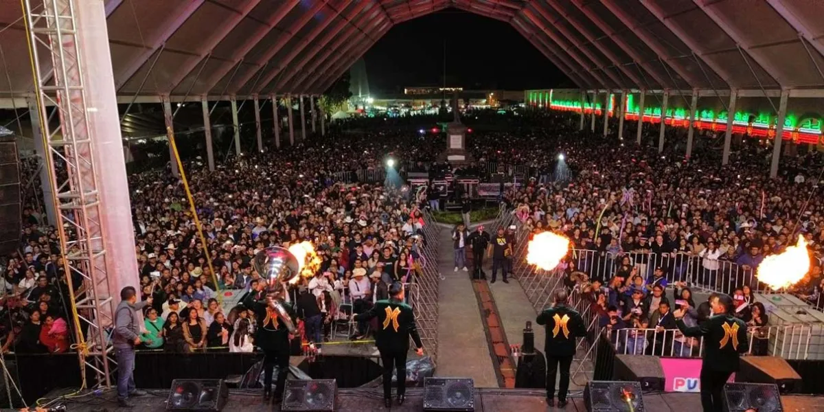 Banda La Misteriosa pone a bailar a Cholula en su Feria Milenaria