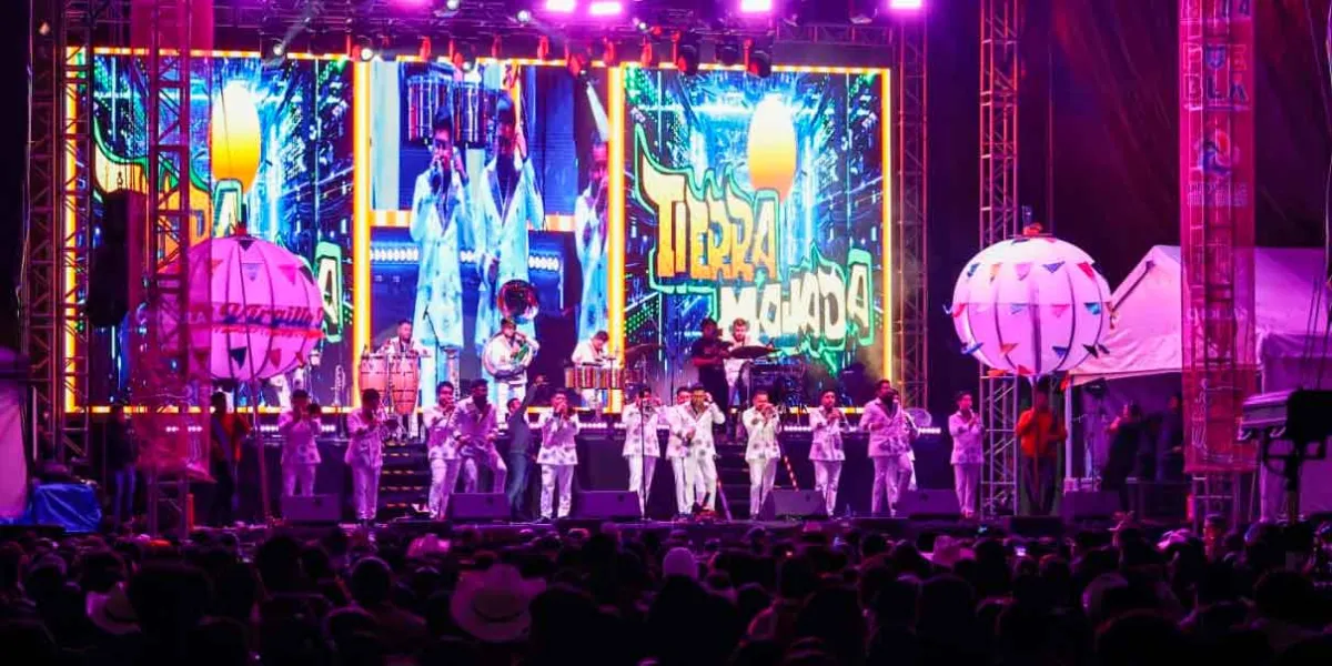 Banda Tierra Mojada pone ritmo carnavalero a la Gran Feria de Cholula