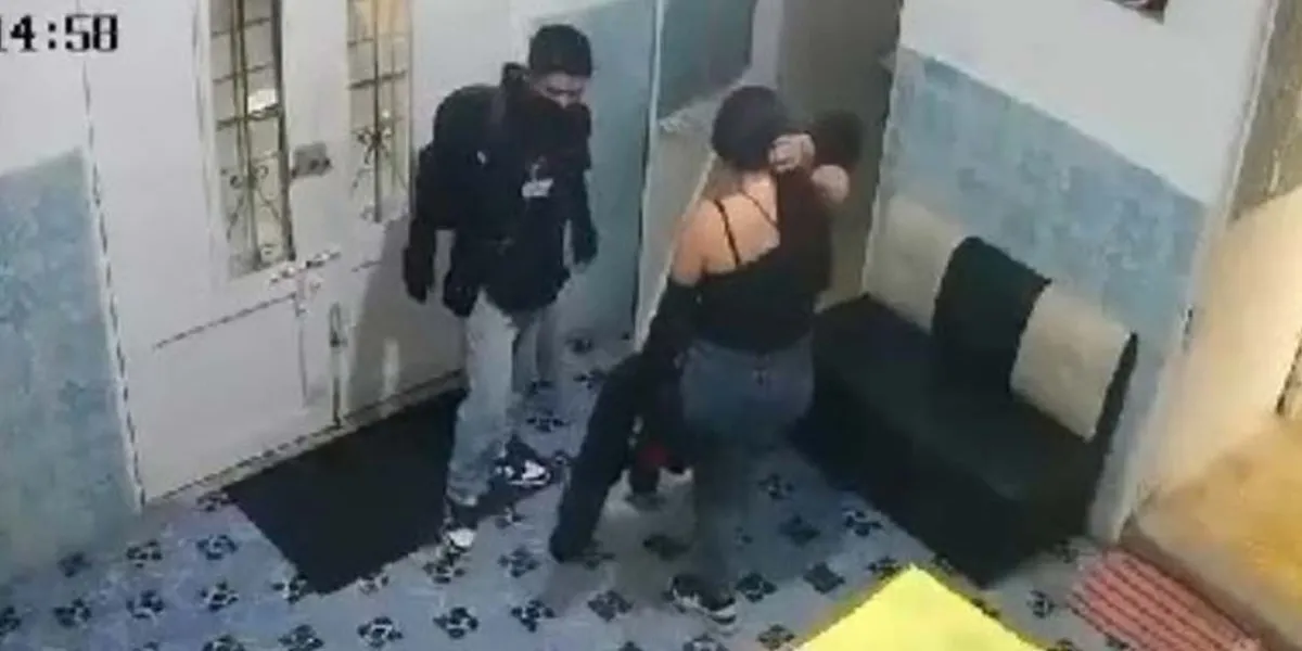 Cámaras captan a pareja durante presunto robo en hotel de Atlixco