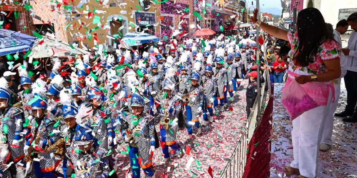 Encabezó Tonantzin Fernández el desfile del 16 de septiembre con más de 6 mil participantes