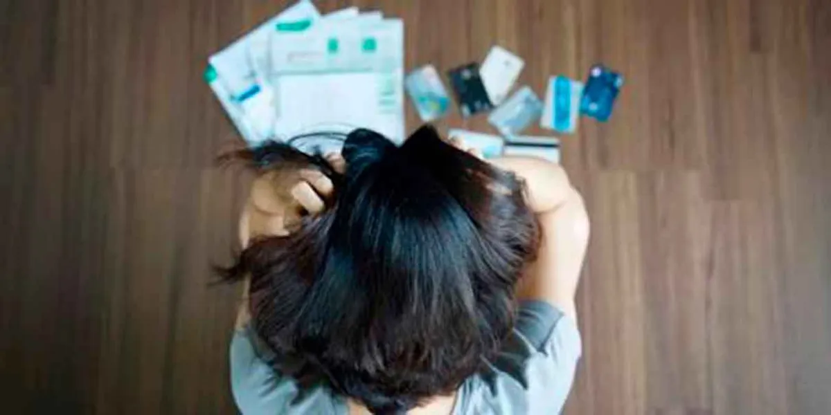 Mujeres enfrentan mayor estrés financiero al llegar a fin de mes