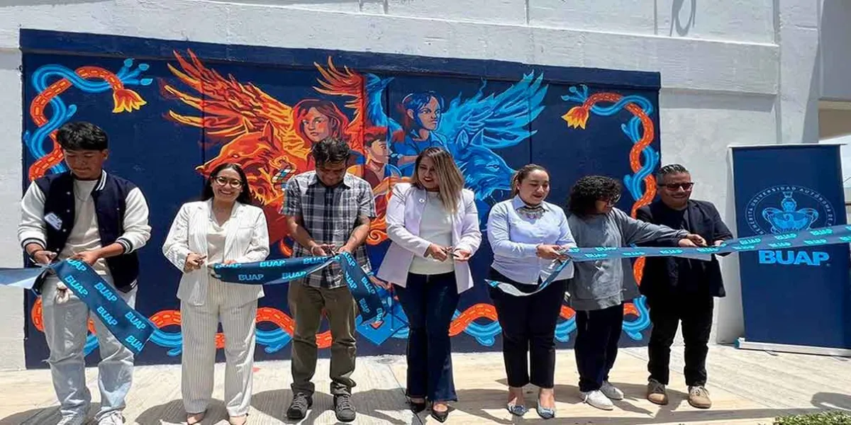 Estudiantes BUAP convierten su preparatoria de Tepeaca en un lienzo de identidad