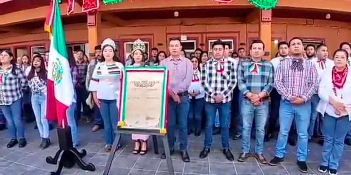 Esperanza inicia Fiestas Patrias con pega de bandos y adornos