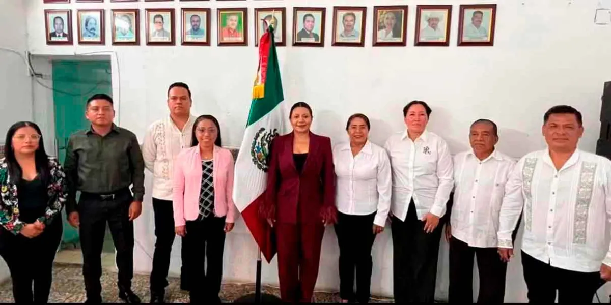 Renuncian alcaldesa y ocho integrantes del Cabildo de Acatlán