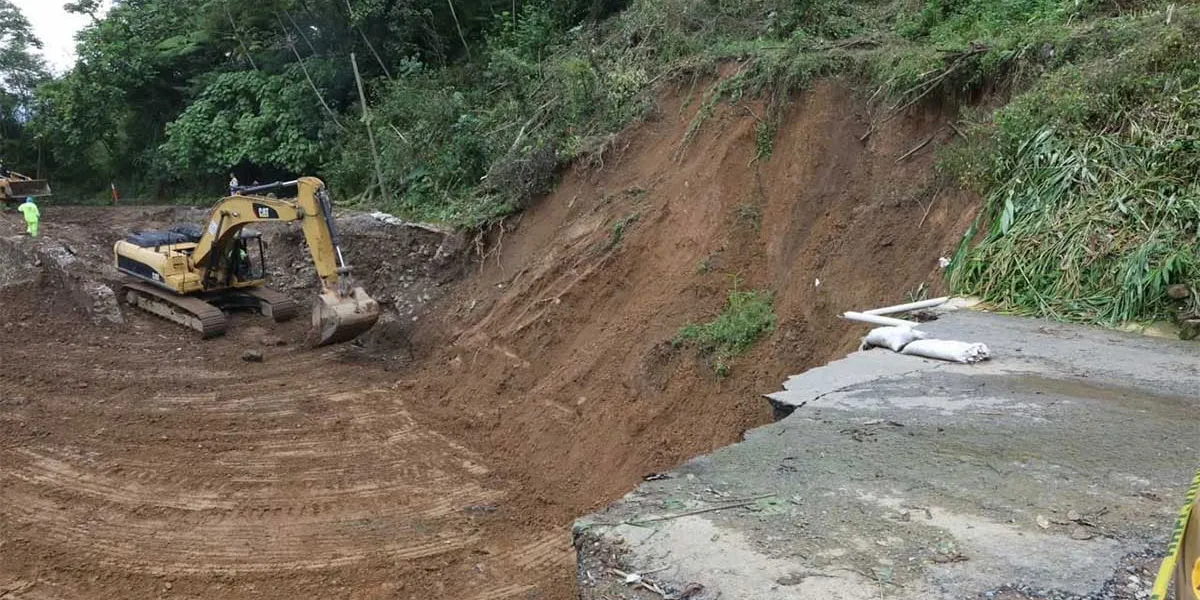 Hay cuatro tramos carreteros bloqueados por lluvias en Puebla