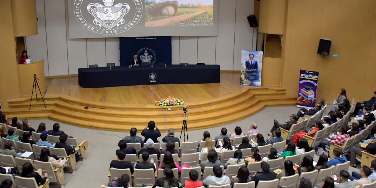 BUAP inicia jornadas para actualizar a estudiantes de Administración
