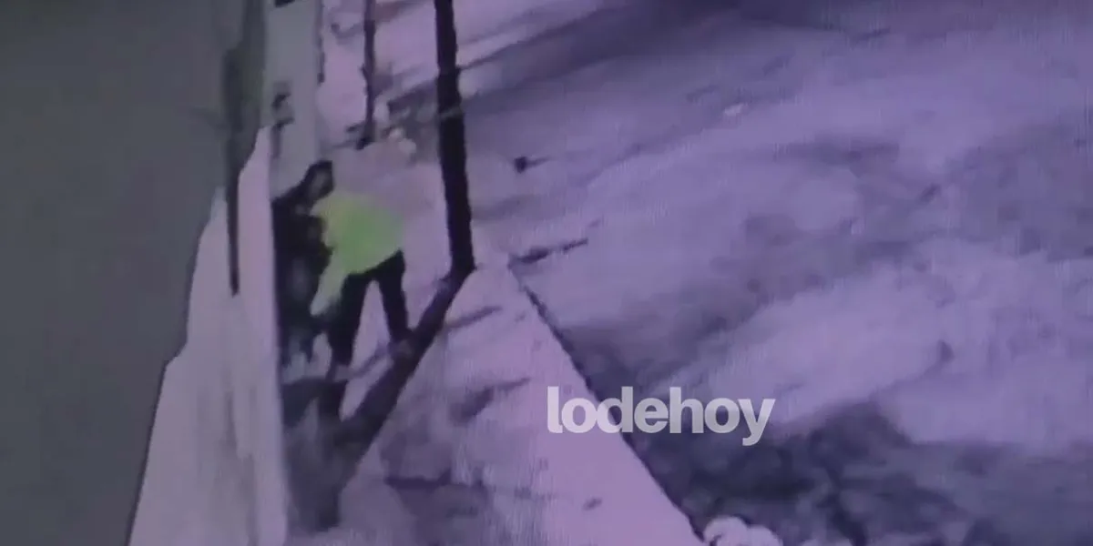Ladrones de medidores quedan grabados en calles de Texmelucan