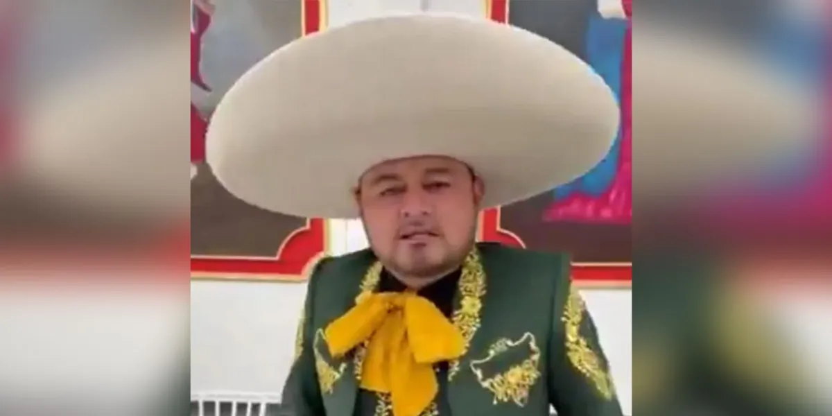 Mientras las autoridades lo buscan, “El Toñín” se echa un palomazo vestido de mariachi