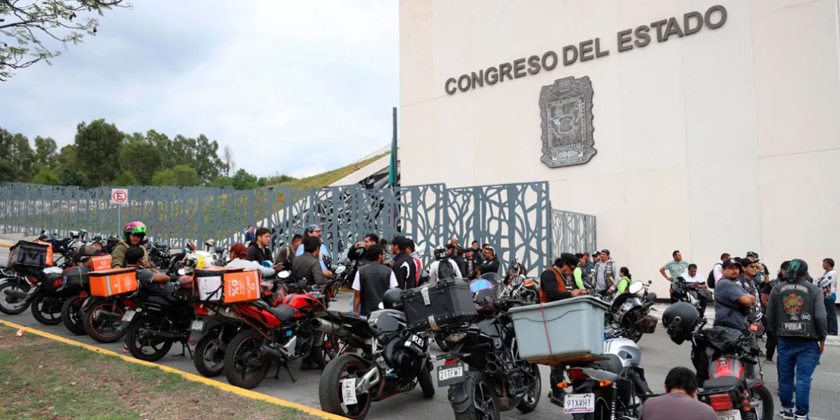 La  “Ley Casco” está vigente; sólo se analiza dónde colocar el engomado