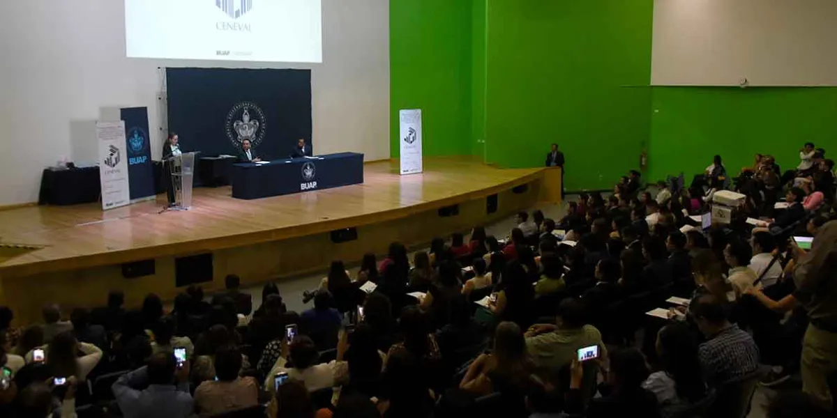BUAP reconoce a 115 egresados con Premio Ceneval de Excelencia EGEL