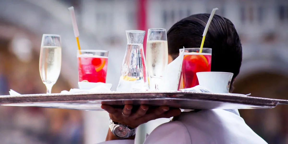 Sin alcohol no es lo mismo, millonarias pérdidas a restaurantes con Ley Seca