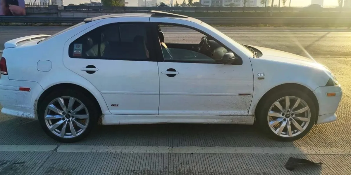 Recuperan auto con reporte de robo tras persecución en Cuautlancingo