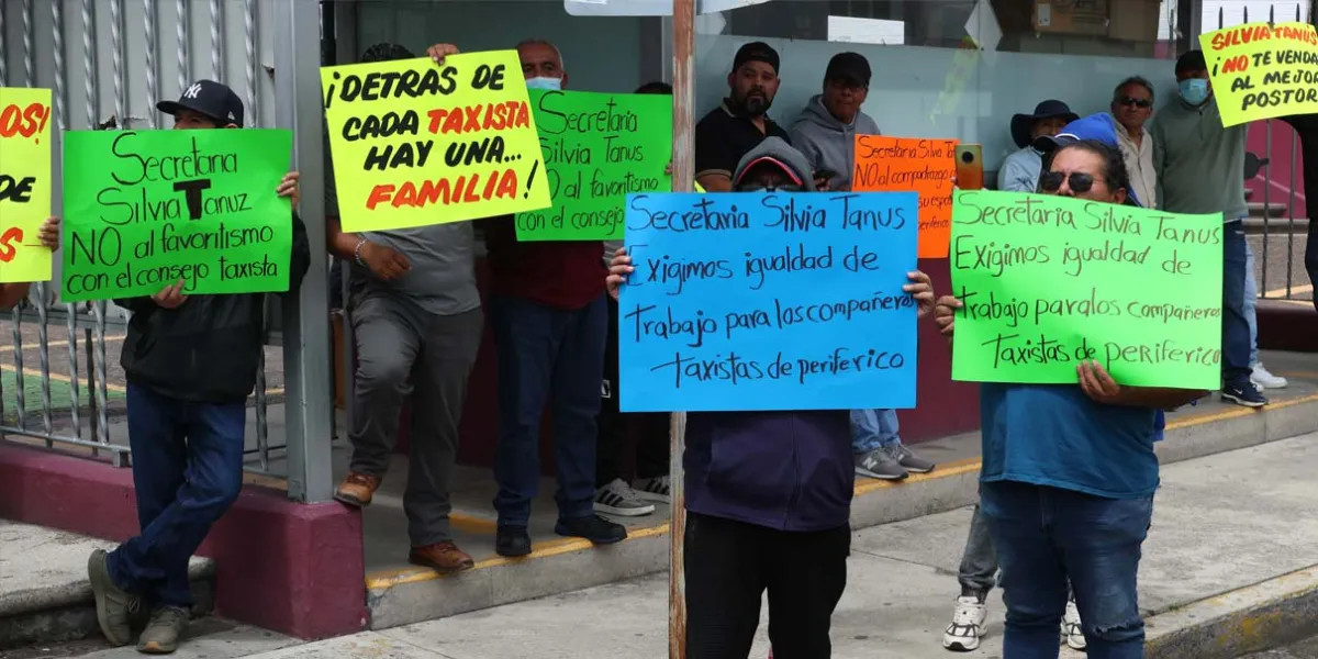 Taxistas pelean el Periférico al Consejo Taxista; protestan por quitarles "el pasaje"