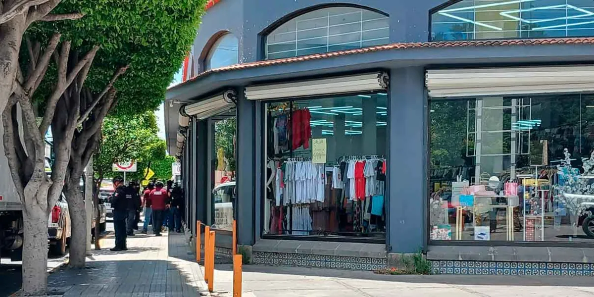 Operativo en tiendas chinas de Tehuacán revisa mercancía y documentación