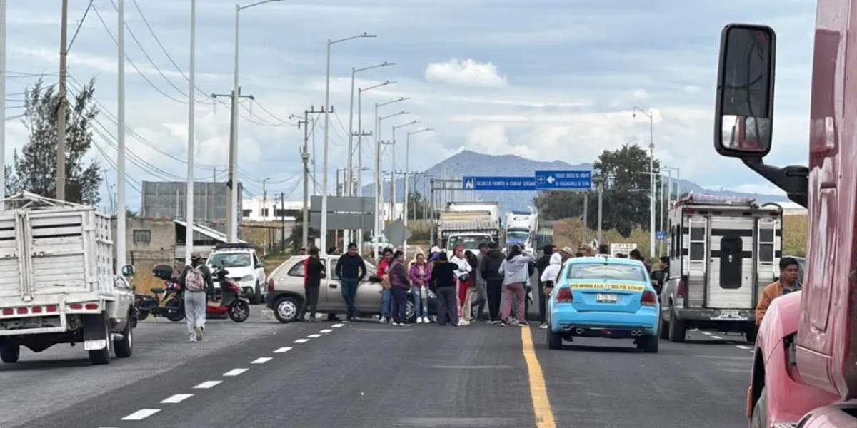 Tras bloqueo carretero, autoridades permiten de nuevo tianguis en Serdán