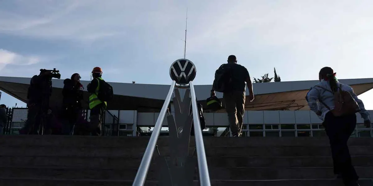Volkswagen frenará labores para votar aumento salarial