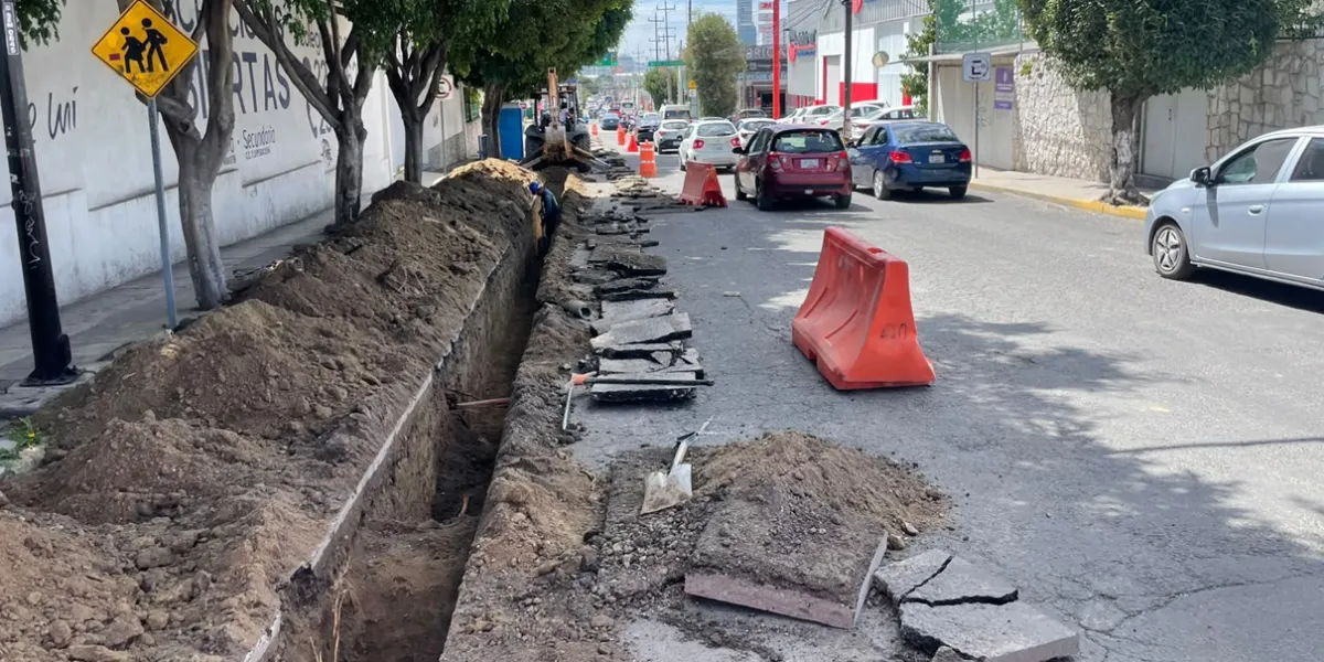 Agua de Puebla sustituye la red de agua potable sobre la 25 Sur, de la Diagonal 19, a la 37 poniente