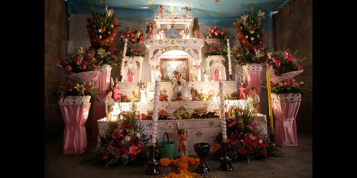 Hasta 80 mil pesos invierten familias de Tochimilco en altares de Día de Muertos