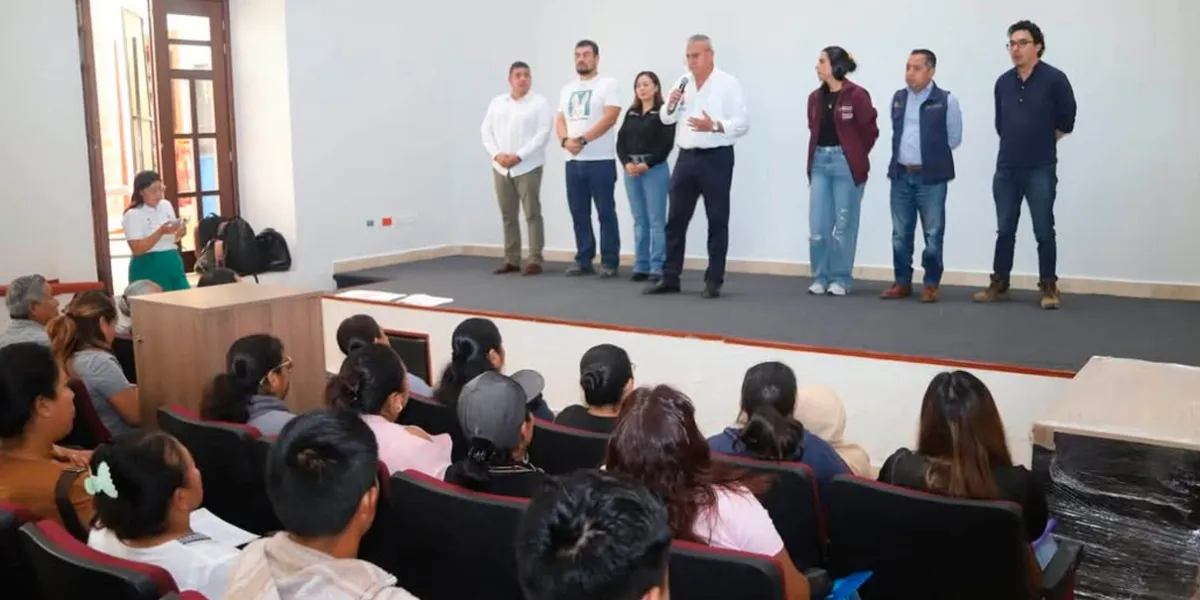 Asamblea Informativa de Conavi y Sedatu en Huauchinango sobre reubicación de familias