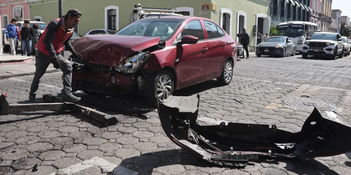 Choque múltiple en el Centro de Puebla paraliza el tránsito