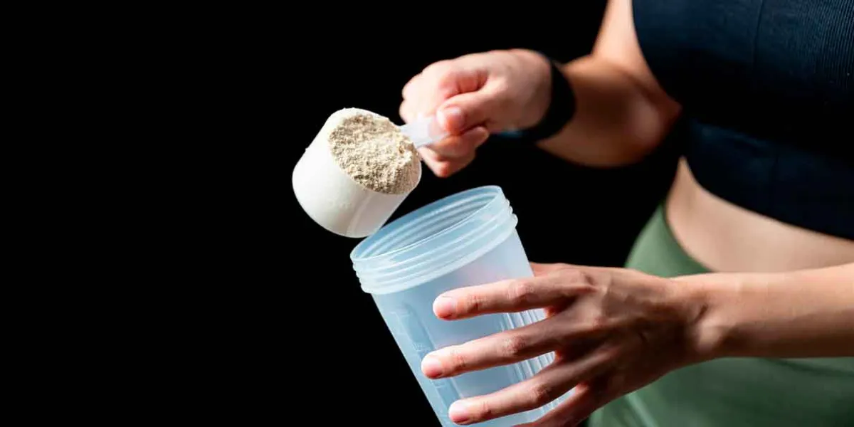 Creatina después de los 45: beneficios reales y límites de la evidencia