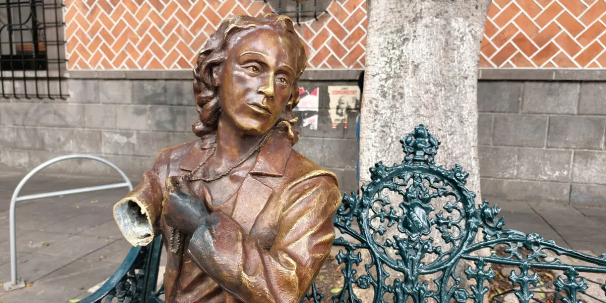 Denuncian vandalismo contra esculturas del Centro Histórico de Puebla