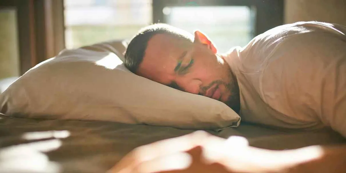 Dormir menos de 6 horas puede afectar tus músculos después de los 40